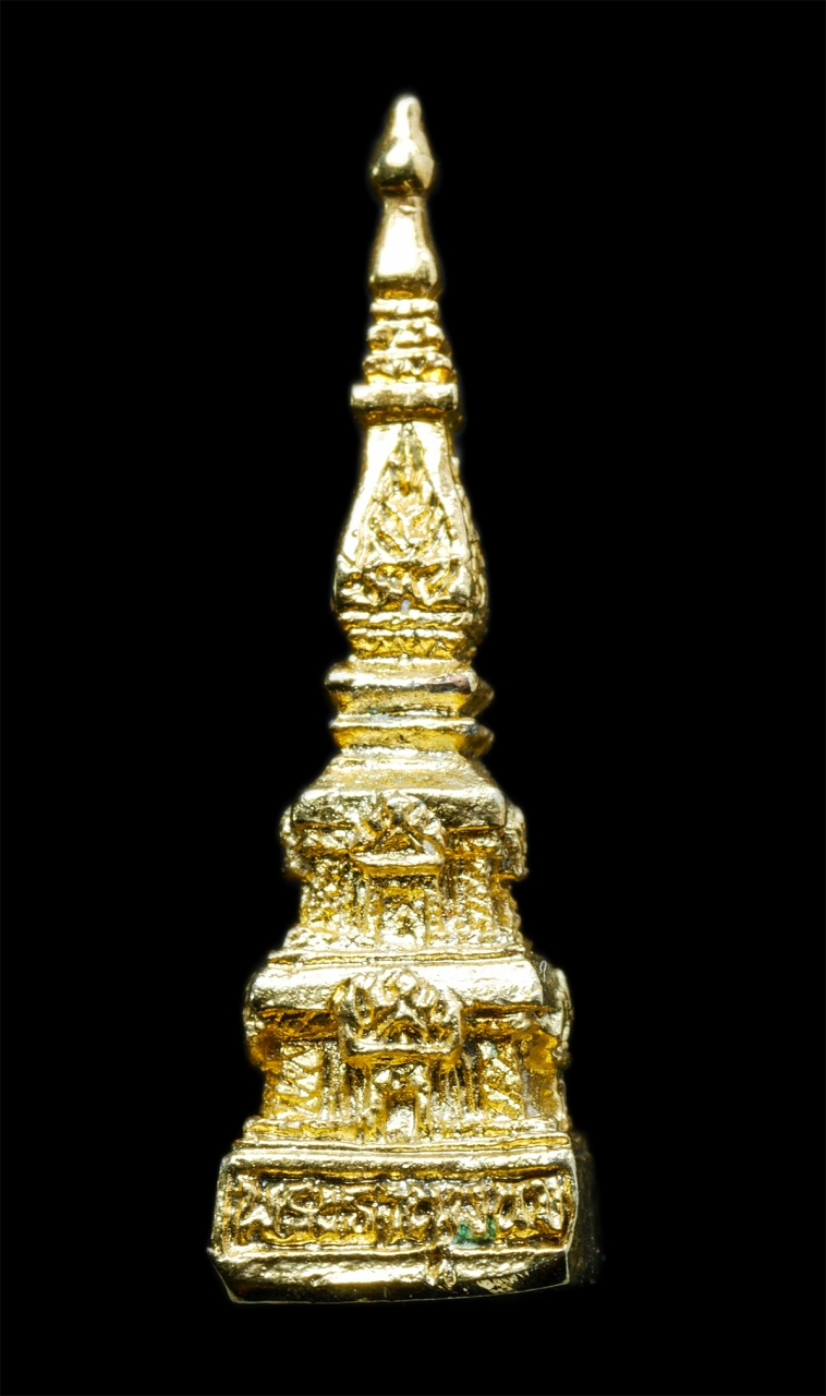 16Sep25 (189)p.jpg - องค์พระธาตุพนมจำลอง บรรจุผงพระธาตุองค์เดิม วัดพระธาตุพนมวรมหาวิหาร จ.นครพนม หลวงปู่คำพันธ์ โฆสปัญโญ วัดธาตุมหาชัย ปลุกเสก เนื้อกะไหล่ทอง อุดผงพุทธคุณ  [..] | https://kamulet.in.th